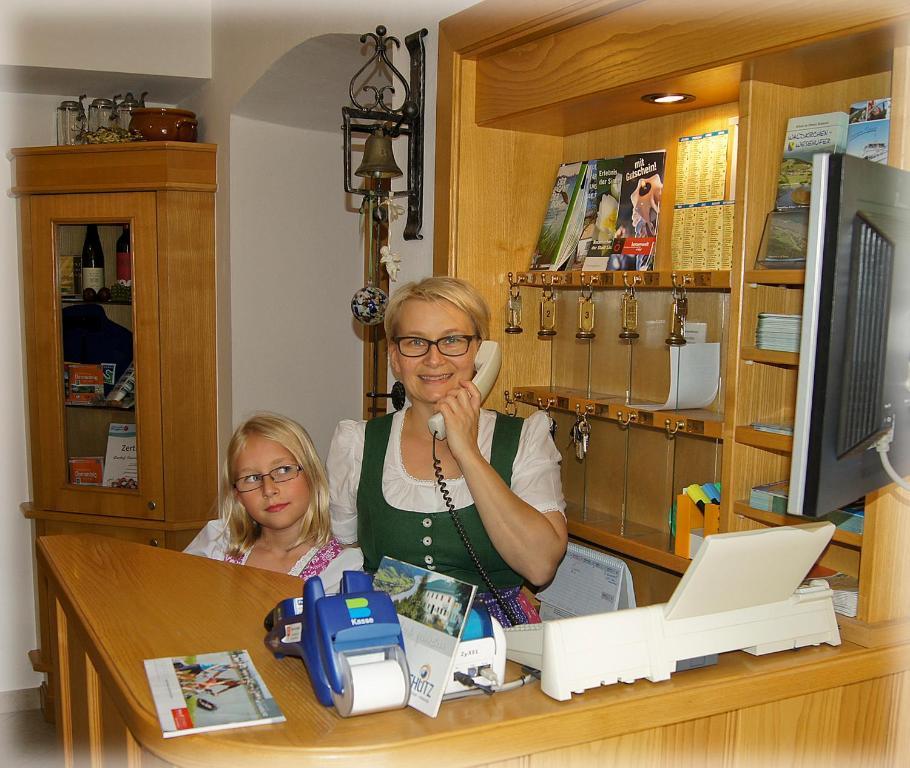 Gasthof-Pension Schuetz Wesenufer Exteriör bild